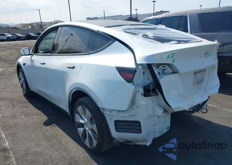 2022 Tesla Model Y Long Range Dual Motor All-Wheel Drive z USA, uszkodzony, nr VIN 7SAYGDEE6NF345975